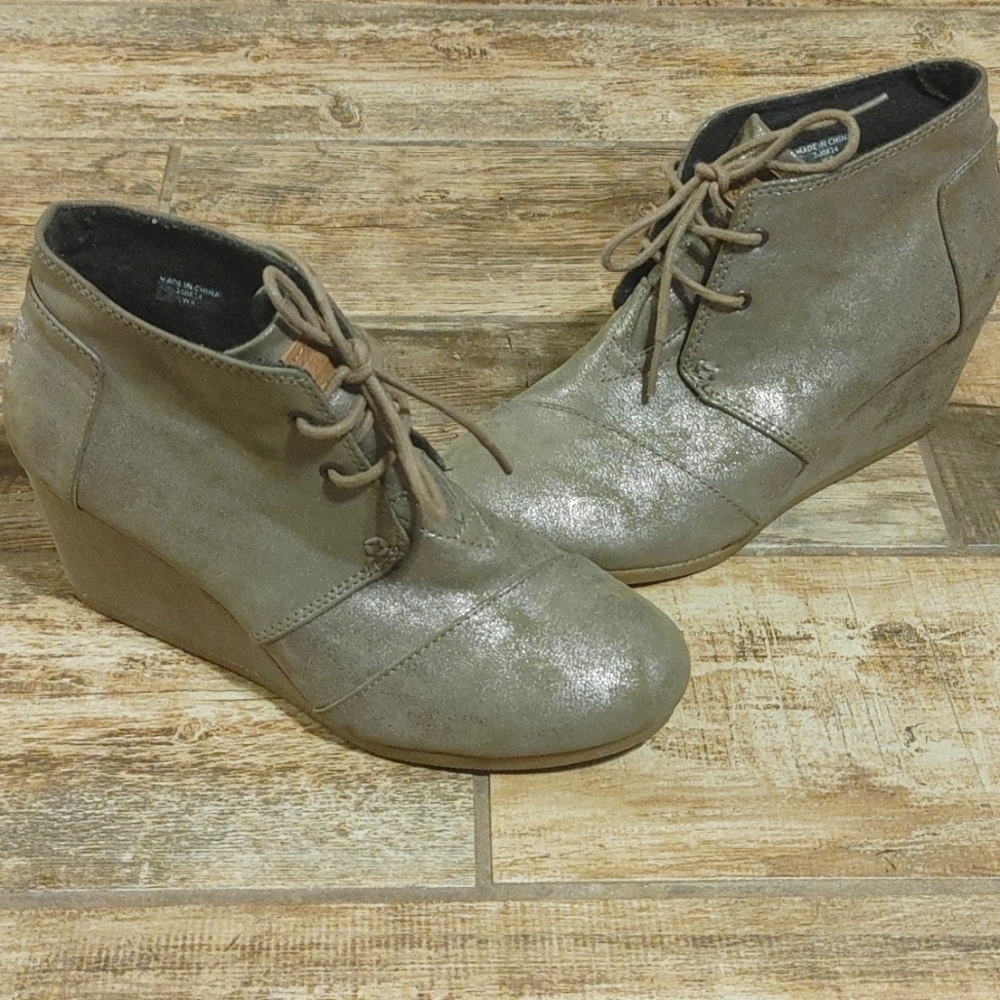 Metallic TOMS Wedges